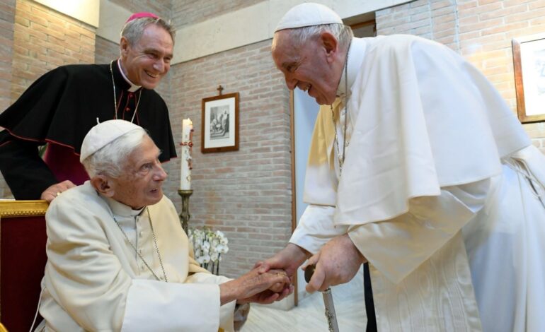 Benedykt XVI  nie był w stanie boksować się z brutalnymi gangsterami poukrywanymi w różnych szafach